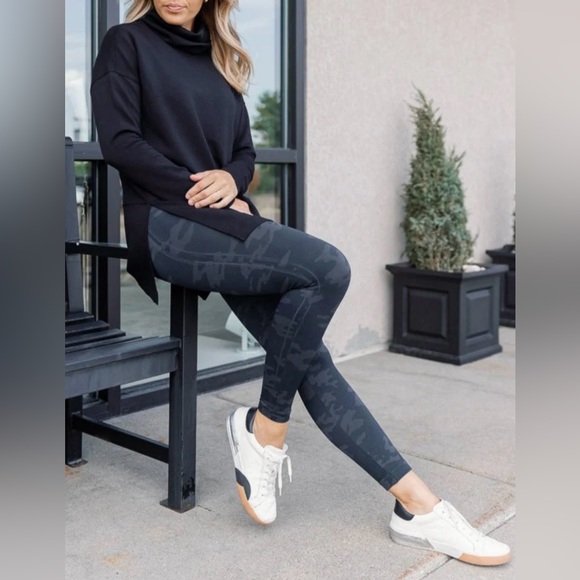 New Spanx Look At Me Now Black Camo Legging Size M - Picture 1 of 10